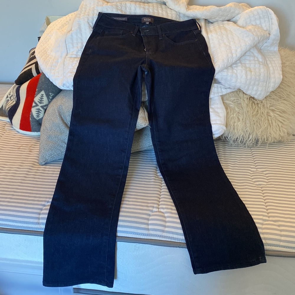 NYDJ Marilyn straight in a dark wash 6P